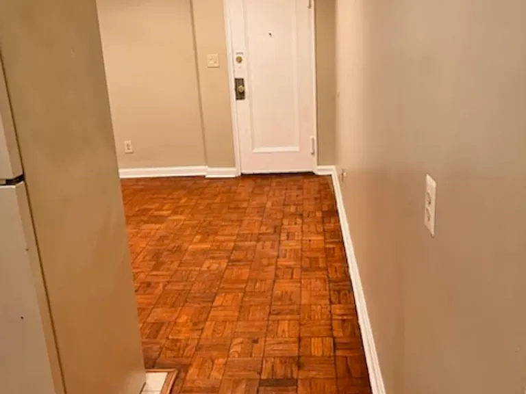 811 Barnaby St SE #203 — Photo 8