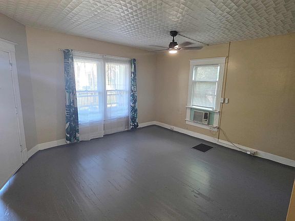 Livingroom, entrance