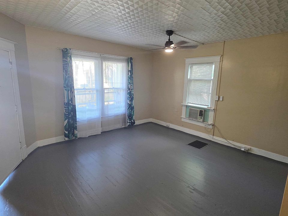 Livingroom, entrance