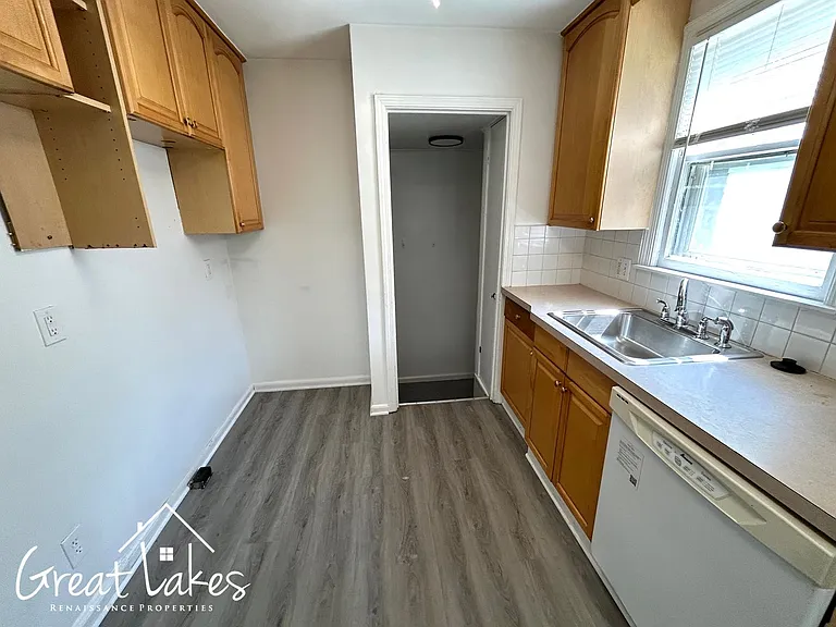 19323 Kenosha St — Photo 11