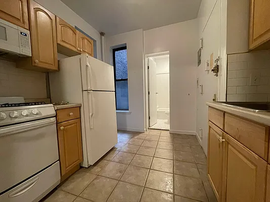 Rented by HOLTON REAL ESTATE INC. | media 3