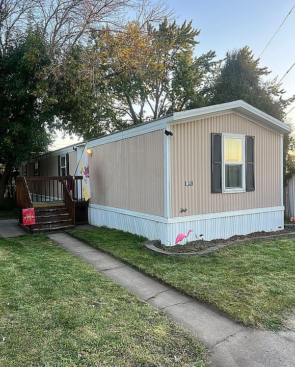 1st image of 415 Strawberry Ln