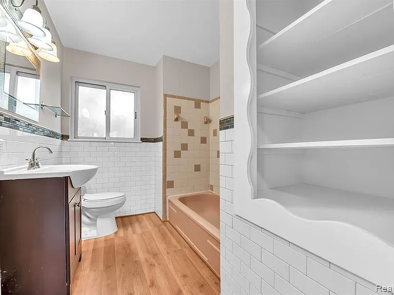 8211 Carrousel Blvd — Photo 13