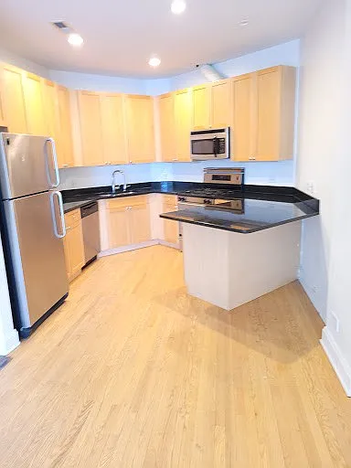 1216 N Lasalle St #2 — Photo 12