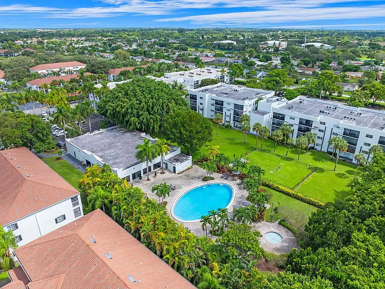 The Luxe at Boca — Photo 28