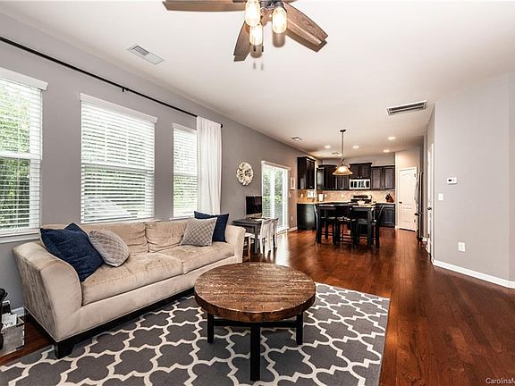5th image of 2070 Newport Dr