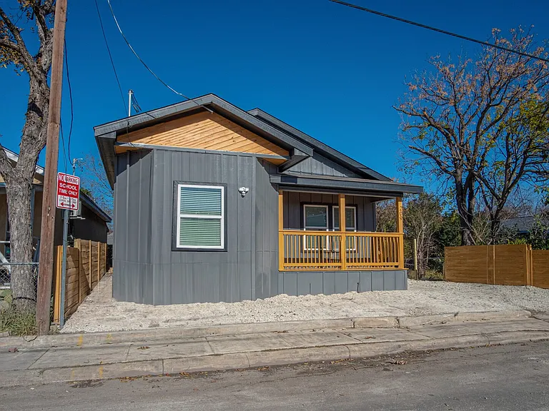 Rehmann St — Photo 27