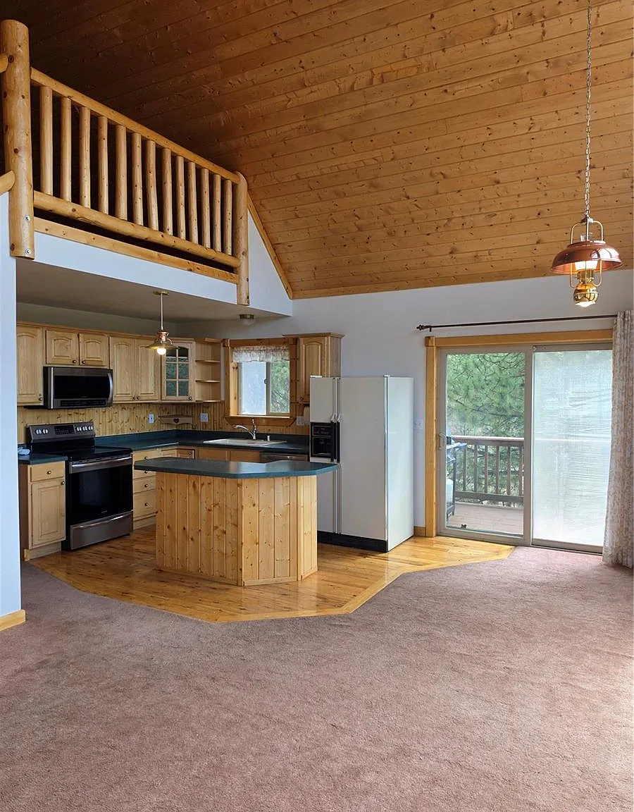 3 bed, 2.0 bath, 2184 sqft, $2,400 — Photo 3