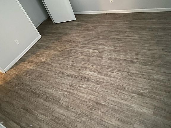 5th image of 20 Parkcenter Dr #E