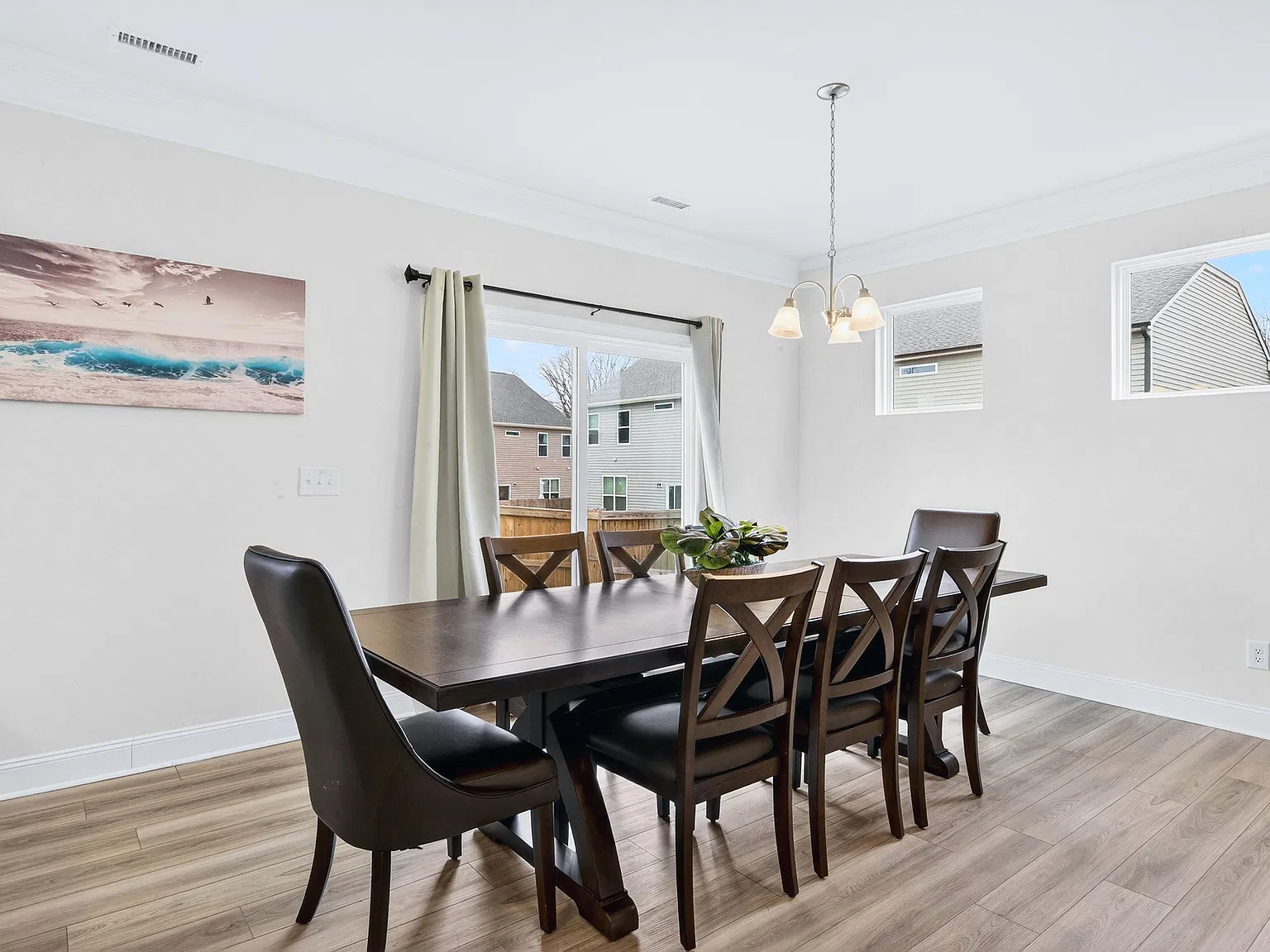 4 bed, 2.5 bath, 1913 sqft, $2,200 — Photo 3