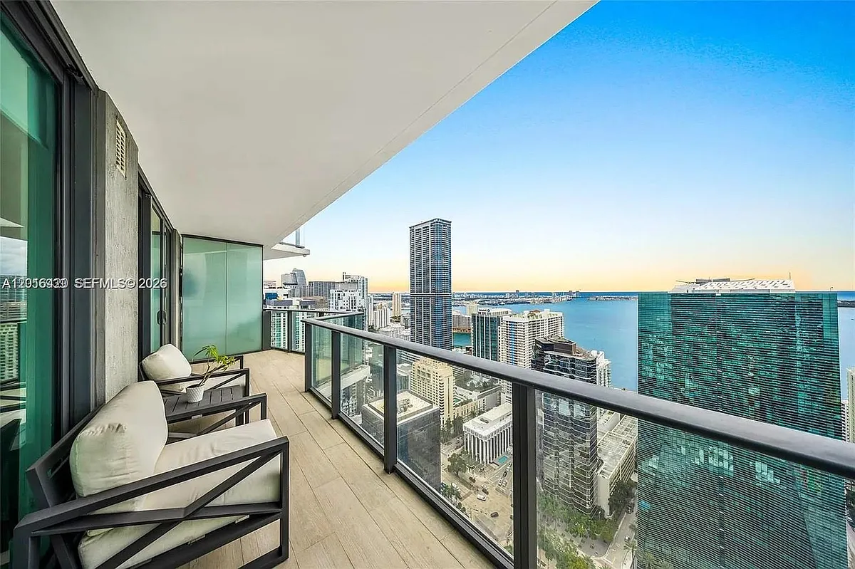 Building Photo - 1300 S Miami Ave #4704