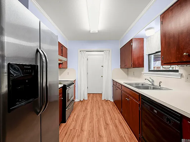 1329 Harwich Dr — Photo 4