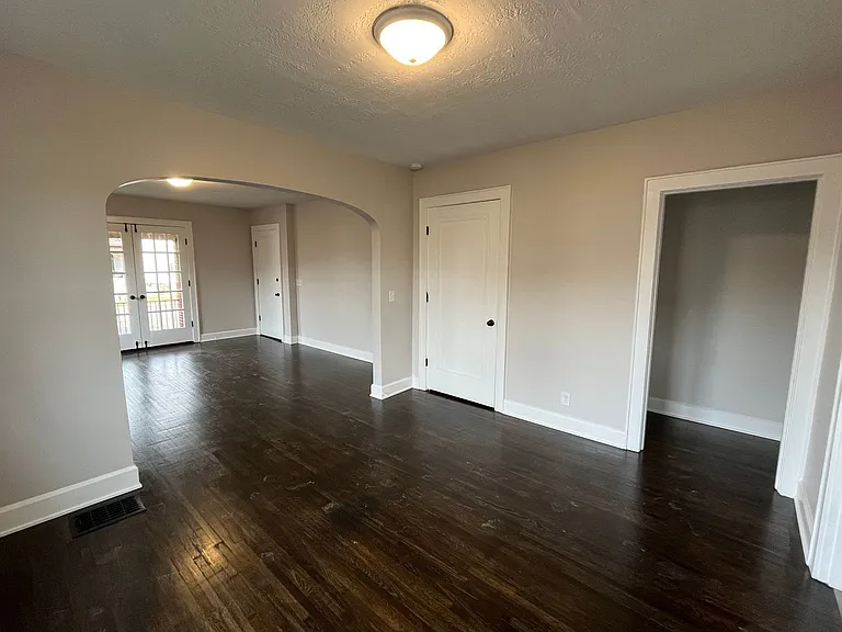465 E Hudson St — Photo 4