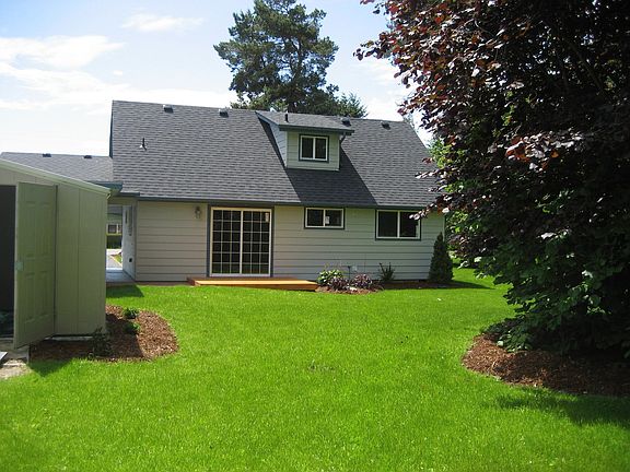 Large back yard w/ shed