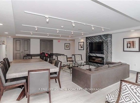 4th image of 400 Adelaide St E #711