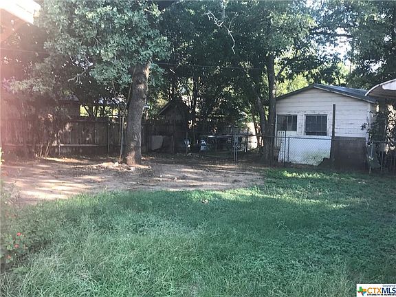 3rd image of 109 Oak Lane Dr