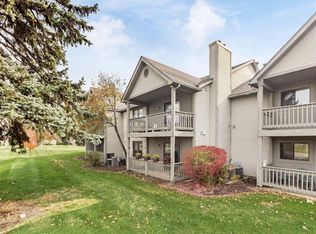 2701F Greystone Dr, Columbus, OH 43220