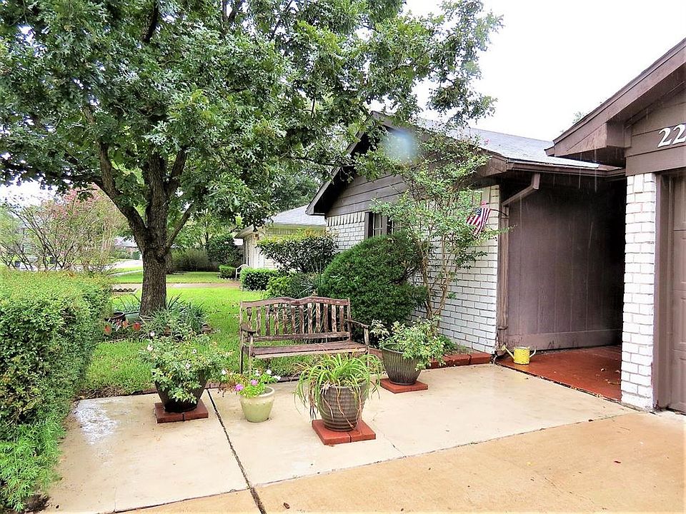 1st image of 22138 Birch Valley Dr
