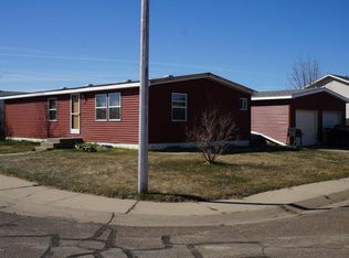 706 5th Ave SE, Dickinson, ND 58601