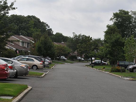 4th image of 136 Hidden Ponds Cir
