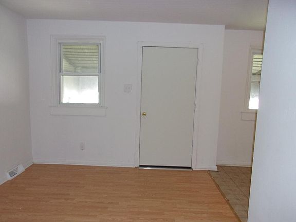 4th image of 1044 Ash Rd