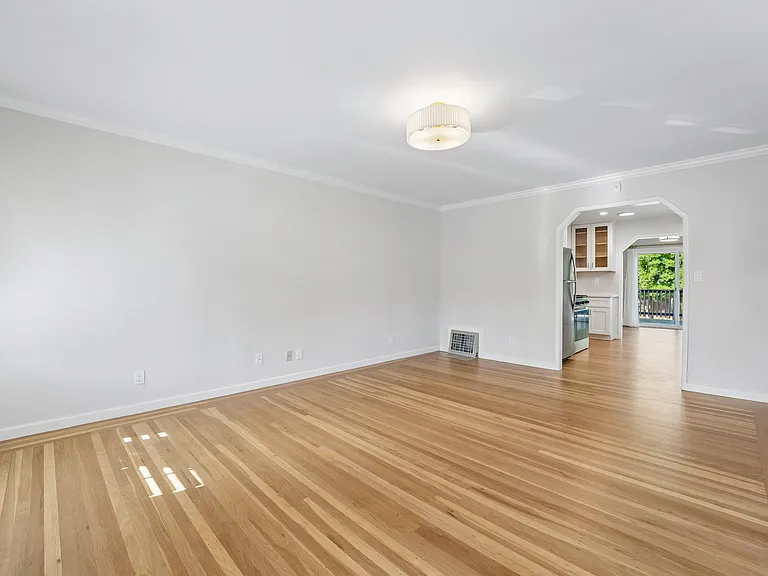 543 Liberty St — Photo 3