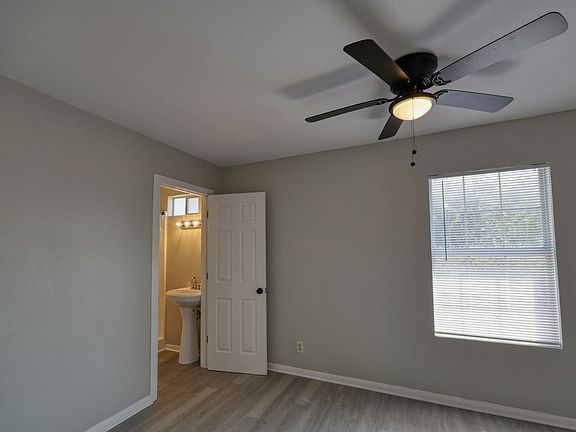 Room is fully furnished with a quality bed, working desk, television, high speed WIFI and clothes cabinet
