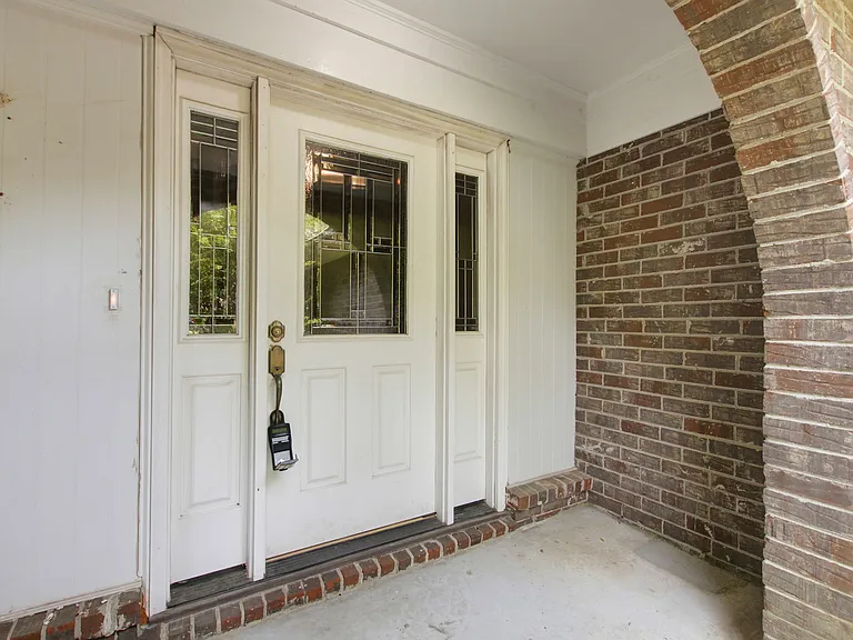 2067 Dogwood Rd — Photo 2