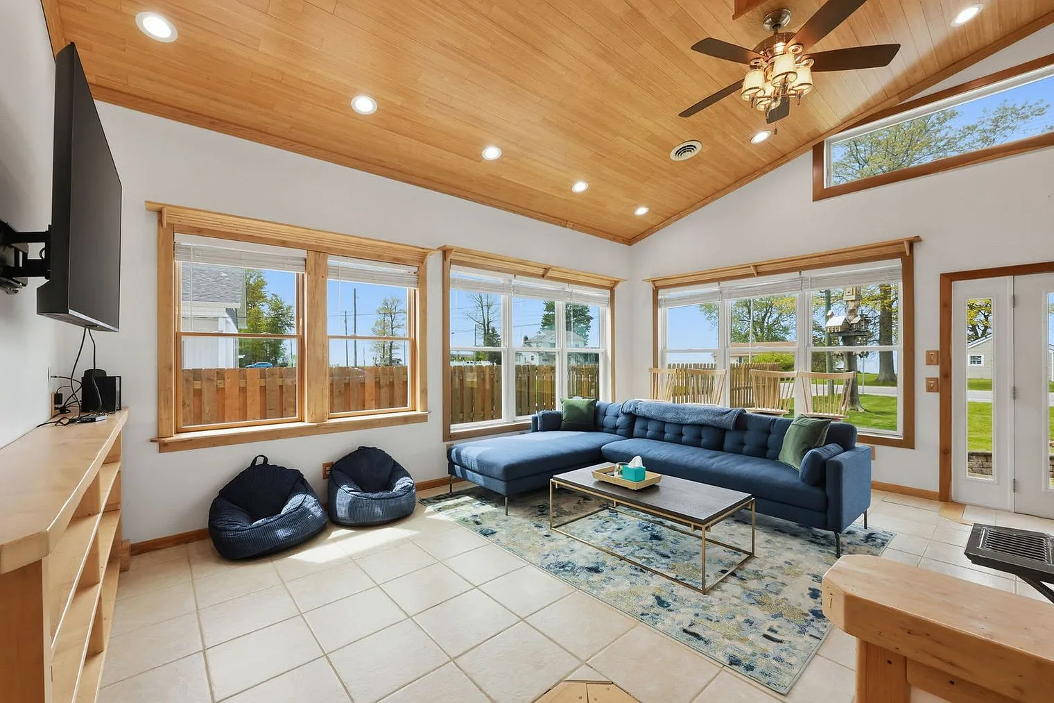 4 bed, 2.0 bath, 2669 sqft, $6,647 — Photo 4