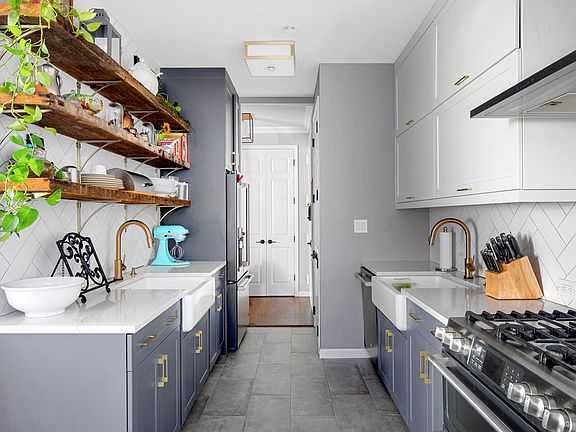 4th image of 575 E New York Ave APT 2D