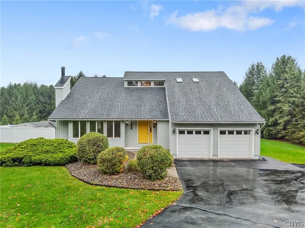 8043 Broadfield Rd, Manlius, NY 13104
