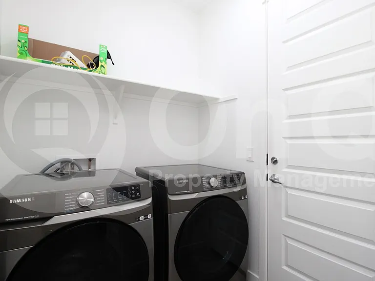 8923 W Solano Dr — Photo 23