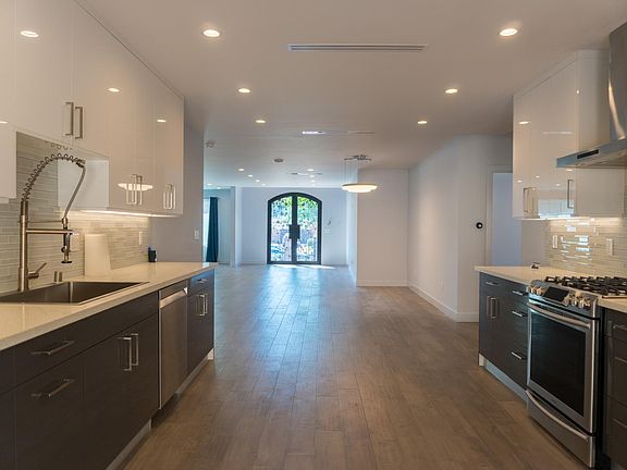 2nd image of 6850 Encino Ave #A