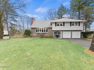 105 Saint Stephens Ln W, Glenville, NY 12302