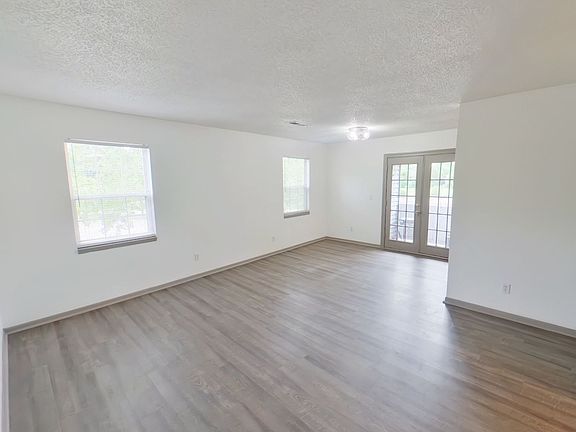 2nd image of 3421 W Zoo Blvd APT 3