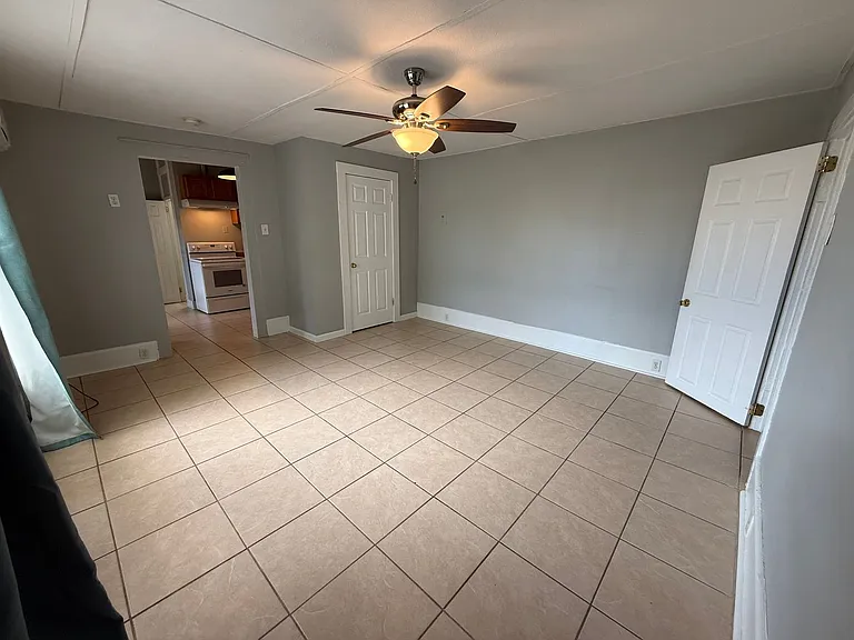 1006 W Chase St #C — Photo 9