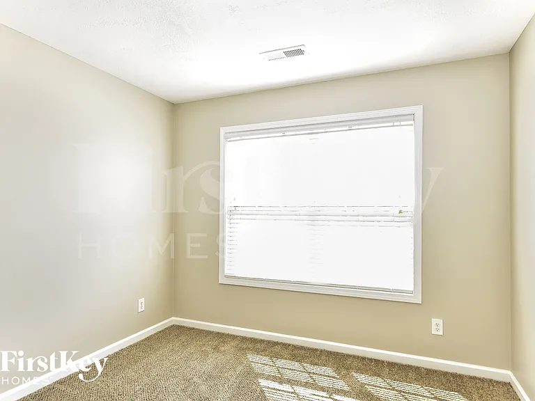 1161 Castlewood Dr — Photo 15