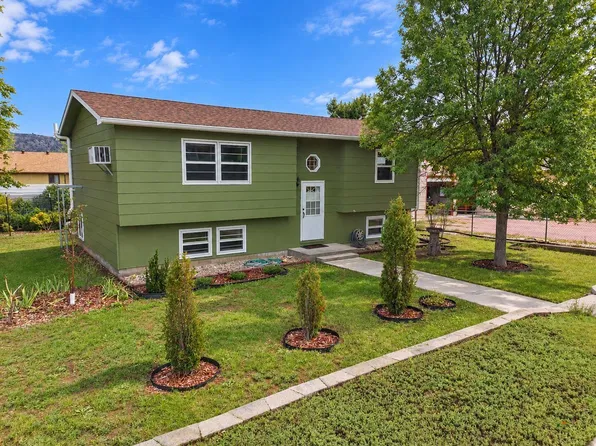 405 S 15th St, Hot Springs, SD 57747