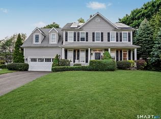 28 Walnut Ridge Ln, Stamford, CT 06905