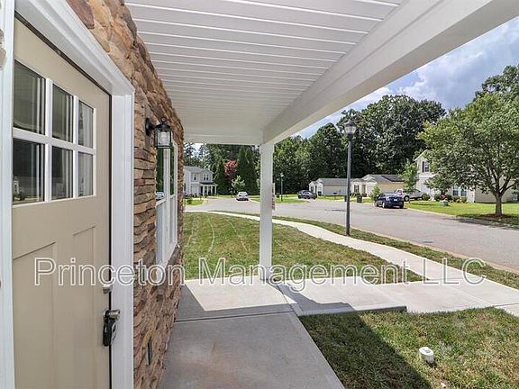 3rd image of 3973 Newhall Dr NW