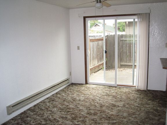 3rd image of 1103 Niantic St APT A