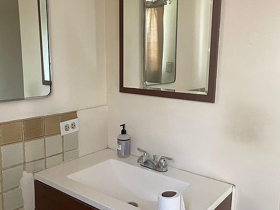 5th image of 1518 Stanford St APT 2