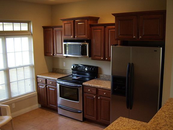 Kitchen appliances included