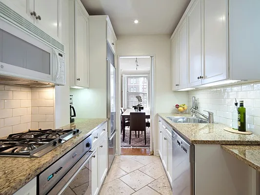 Sold by Sotheby's International Realty | media 17