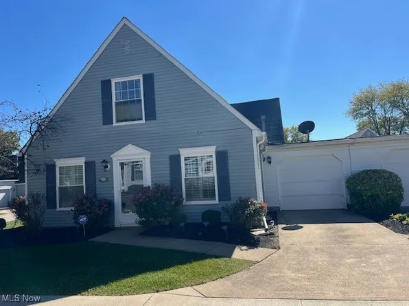 122 Bayberry Ln, Bedford, OH 44146