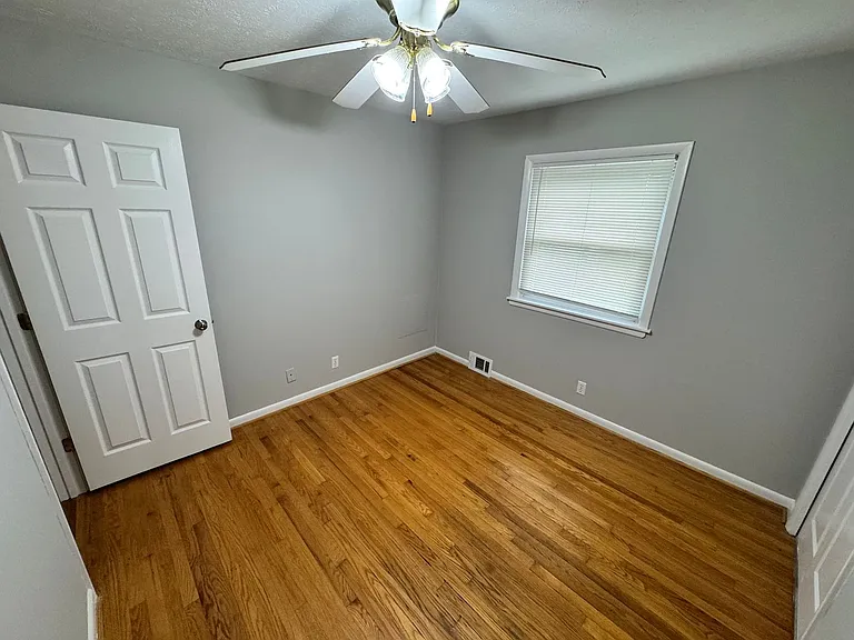 8016 Broadfern Dr — Photo 28