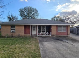 103 Long Dr, Baytown, TX 77521