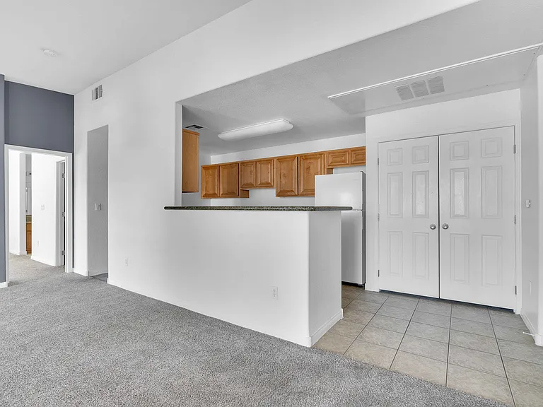 9925 W Russell Rd — Photo 43