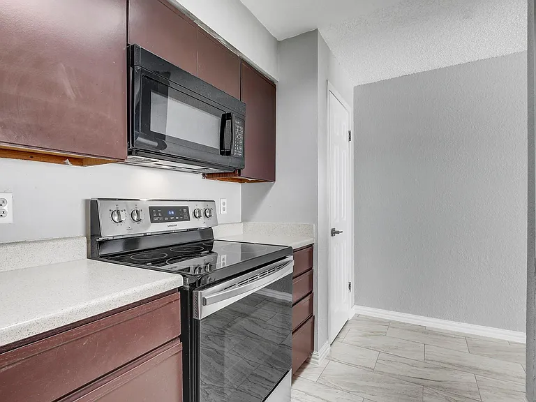 807 W 25th St #210 — Photo 10