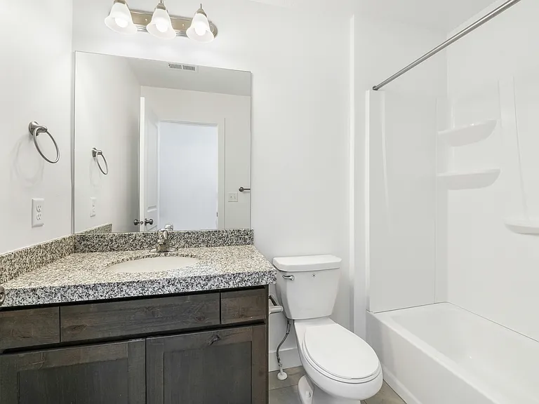 5248 N Folkstone Dr — Photo 16